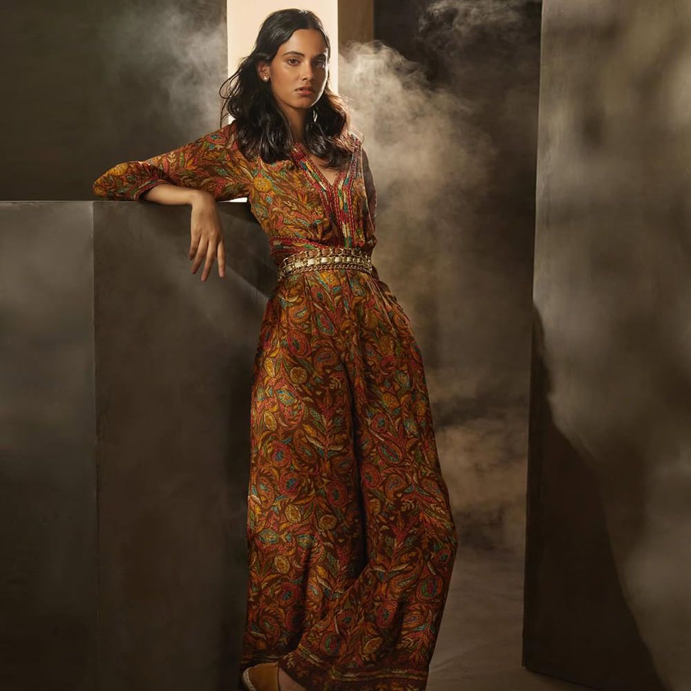 Sleeve,Fashion Model,Fashion,Neck,Textile,Dress,Model,Brown,Day Dress,One-piece garment