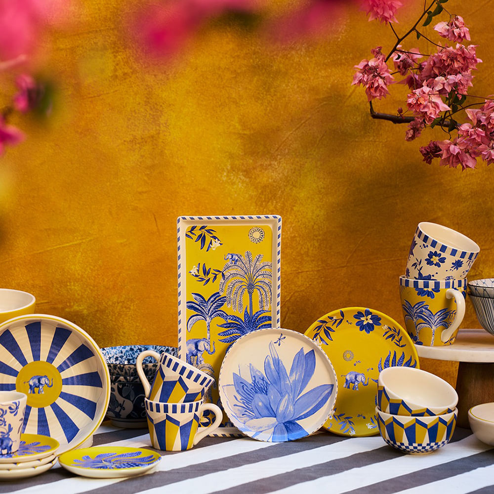 Yellow,Tableware,Serveware,Porcelain,Dishware,Blue and white pottery,Dinnerware Set,Ceramic,Pottery,Cup