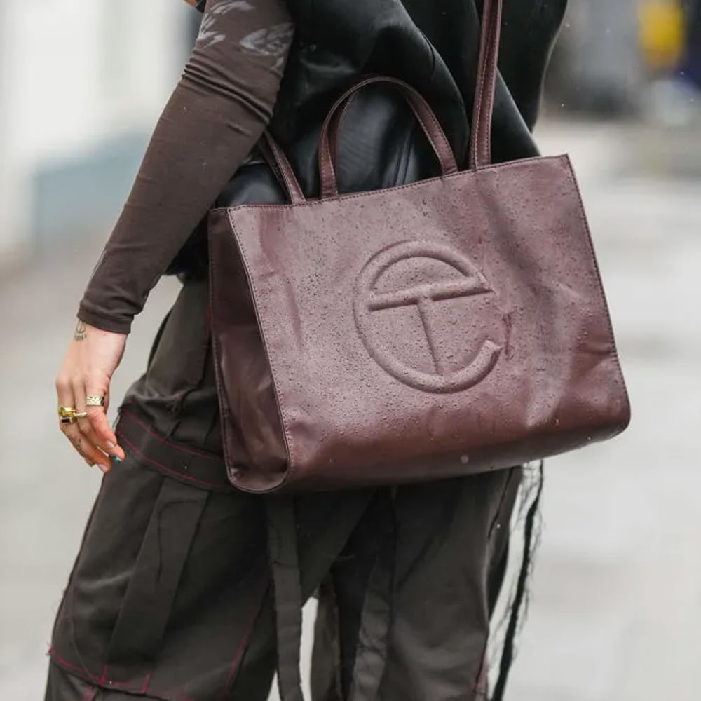 Bag,Fashion,Textile,Luggage & bags,Handbag,Shoulder Bag,Leather,Fashion design,Hand luggage,Pocket