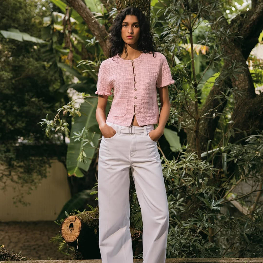 Sleeve,Collar,Beauty,Fashion,Neck,Textile,Button,Pink,Denim,Waist