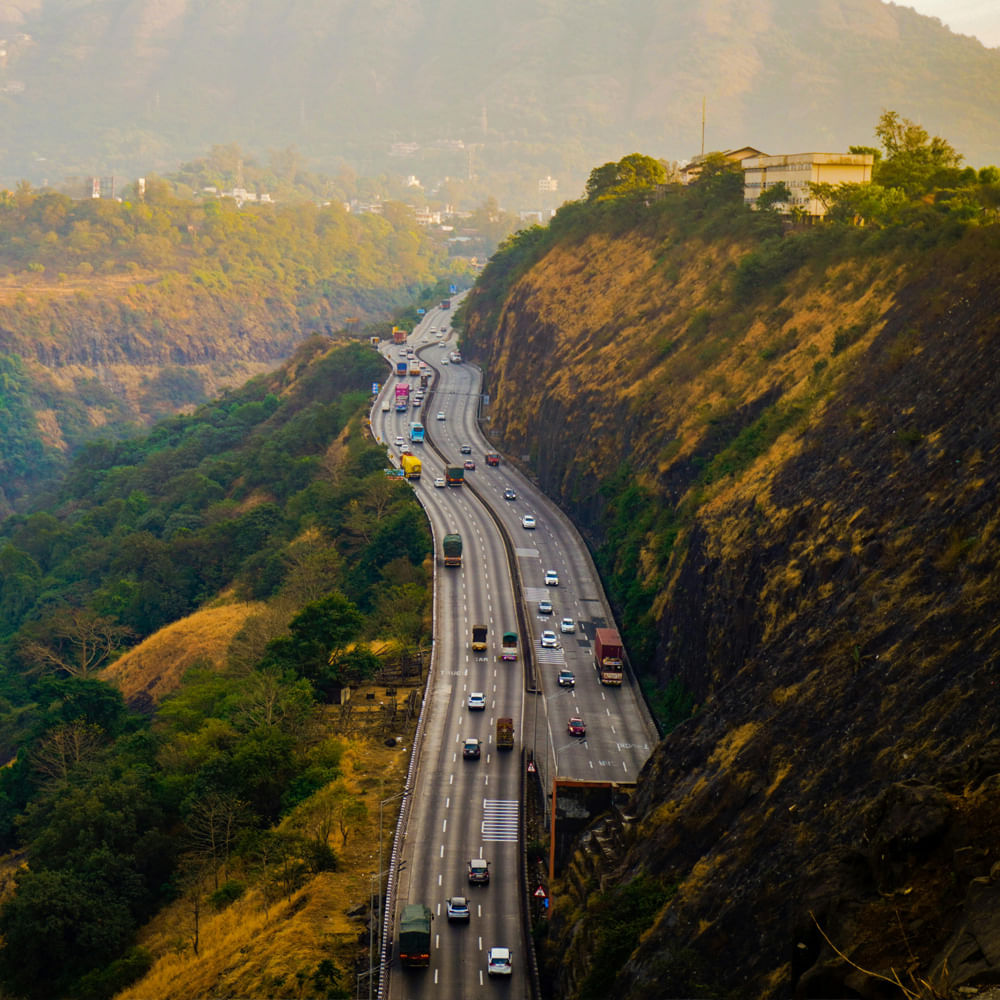 Controlled-access highway,Highway,Road,Landscape,Hill,Highland,Thoroughfare,Traffic,Hill station,Overpass