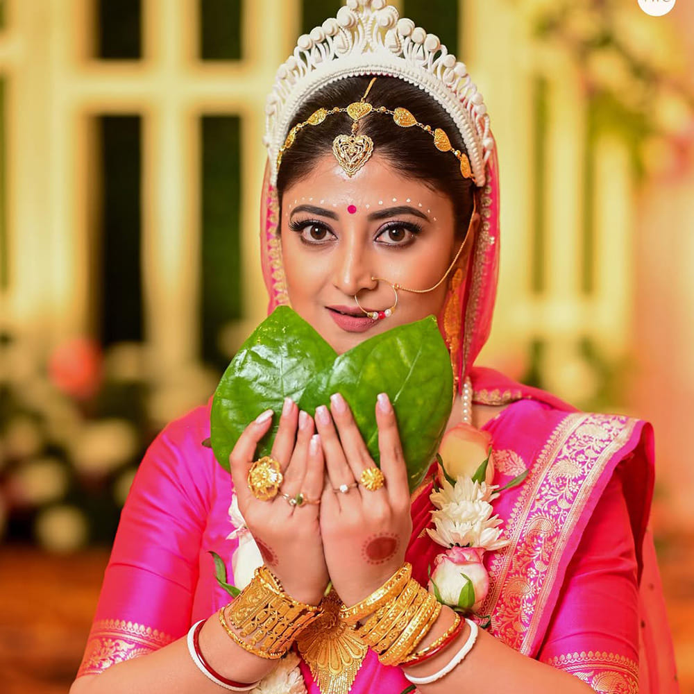 Smile,Happiness,Lips,Sari,Jewellery,Event,Bride,Beauty,Facial expression,Makeover