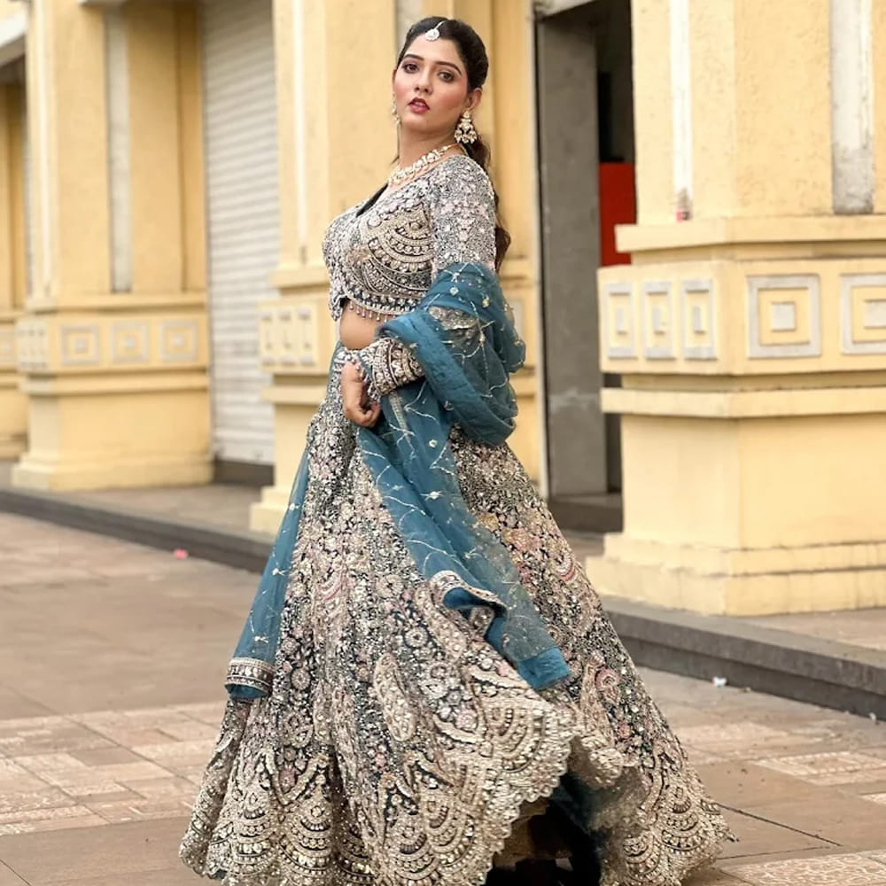 party dresses in mumbai Designer Party Wear Gown in Mumbai at 2,500 - 3,000 / Unit by Anisha Dresses