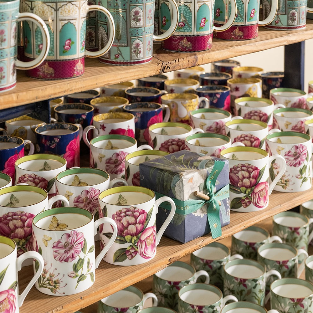 Cup,Coffee cup,Tableware,Serveware,Drinkware,Porcelain,Teacup,Dishware,Mug,Cup