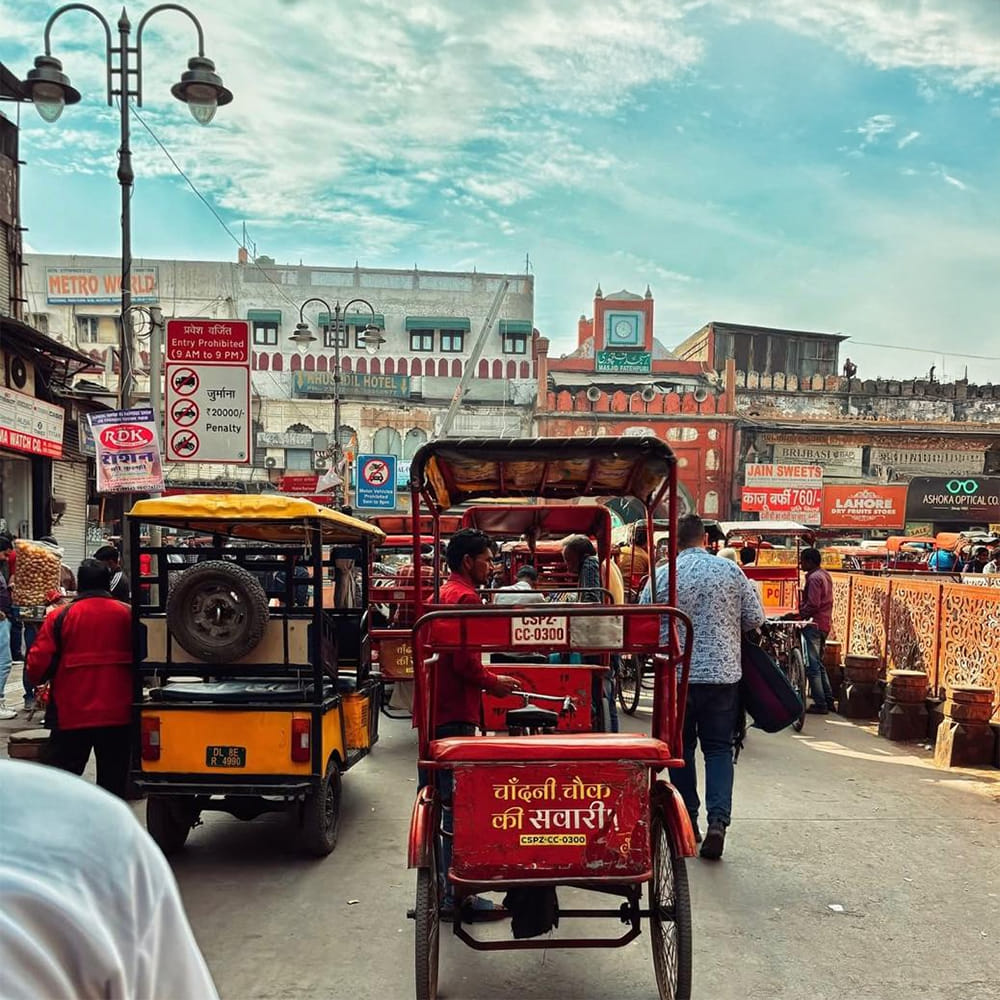 Land vehicle,Mode of transport,Vehicle,Wheel,Tire,Transport,Rickshaw,Street,Automotive Wheel System,Travel