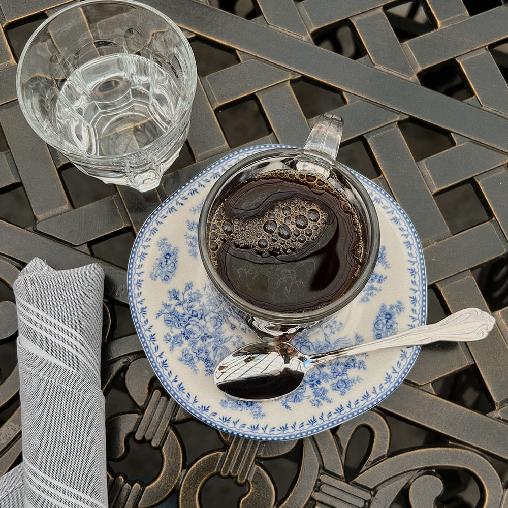 Tableware,Serveware,Dishware,Drinkware,Plate,Tablecloth,Cutlery,Porcelain,Saucer,Kitchen utensil