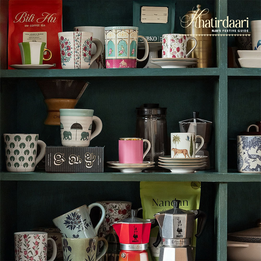 Coffee cup,Cup,Serveware,Tableware,Drinkware,Dishware,Mug,Teacup,Porcelain,Shelving