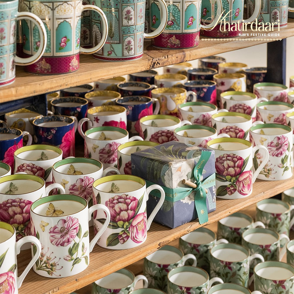 Cup,Coffee cup,Tableware,Serveware,Drinkware,Porcelain,Teacup,Dishware,Mug,Cup