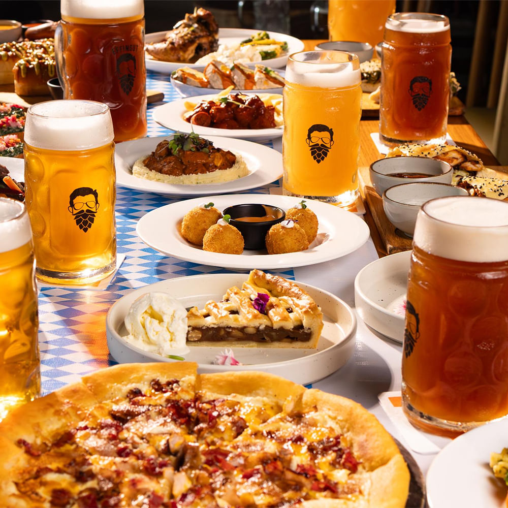 Tableware,Drinkware,Table,Food,Beer,Alcoholic drink,Furniture,Beer glassware,Wheat beer,Serveware