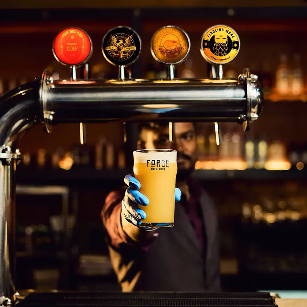 Barware,Beer tap,Drinkware,Beer glassware,Beer,Wheat beer,Pub,Bar,Lager,Pint glass