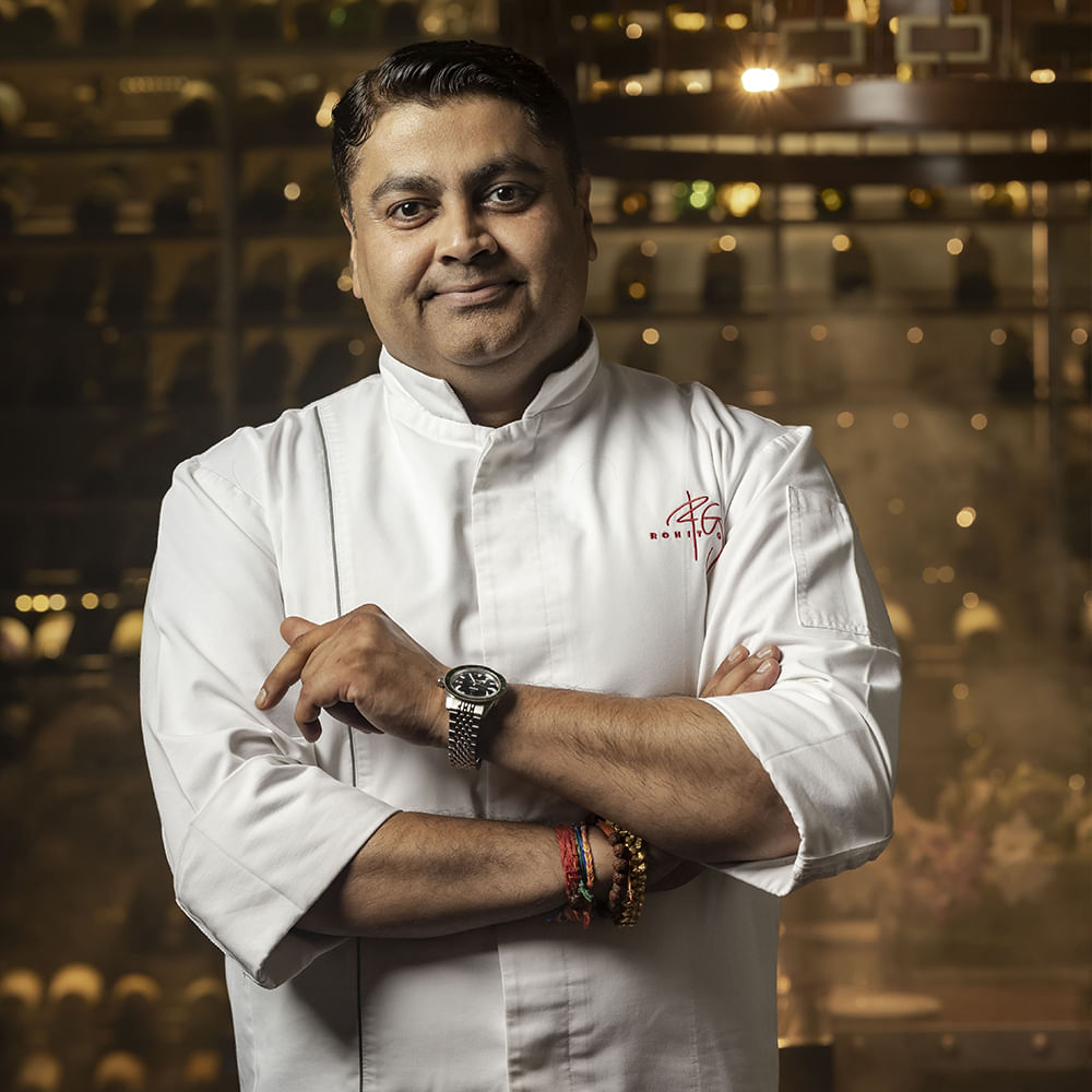 Chef,Chef's uniform,Uniform,Cook,Cooking,Watch,Chief cook,Recipe,Workwear