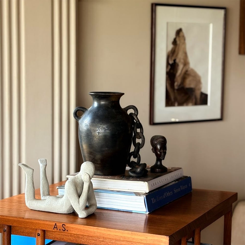 Furniture,Vase,Porcelain,Pottery,Picture frame,Shelving,Serveware,Hardwood,Wood stain,Ceramic