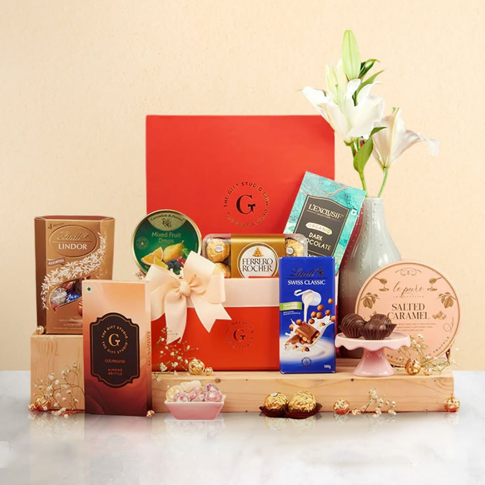 Box,Gift,Packaging and labeling,Hamper,Gift wrapping,Cardboard Packaging,Gift basket,Food,Party favor