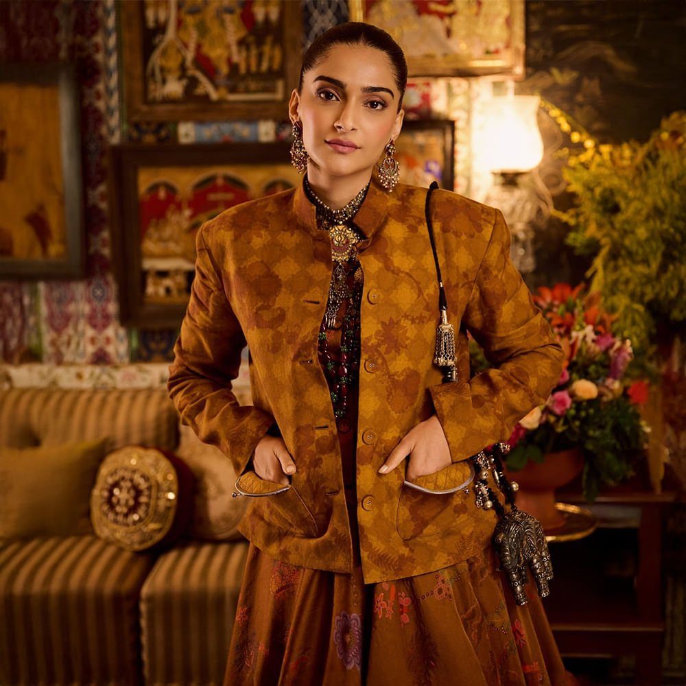 Textile,Fashion,Silk,Fashion design,Fashion Model,Embroidery,Tradition,Model,Embellishment,Pattern