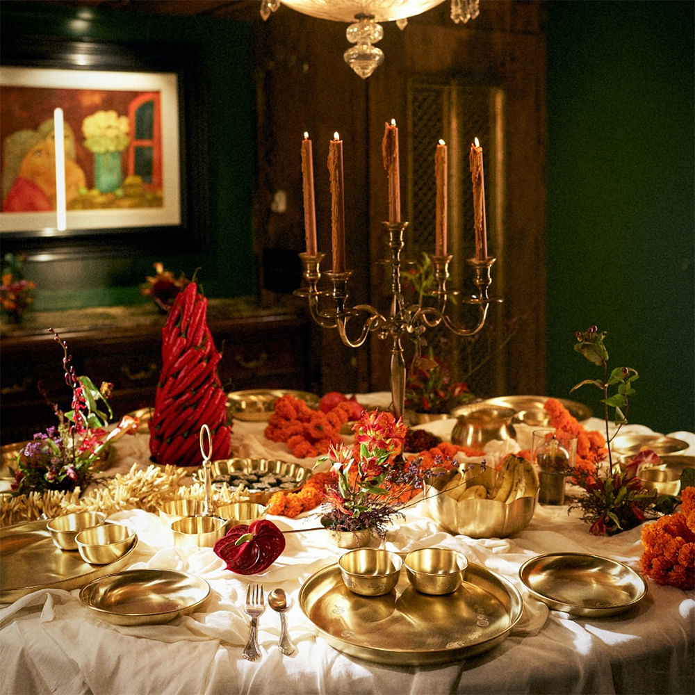 Tableware,Furniture,Table,Tablecloth,Dishware,Stemware,Dining room,Serveware,Food,Lighting