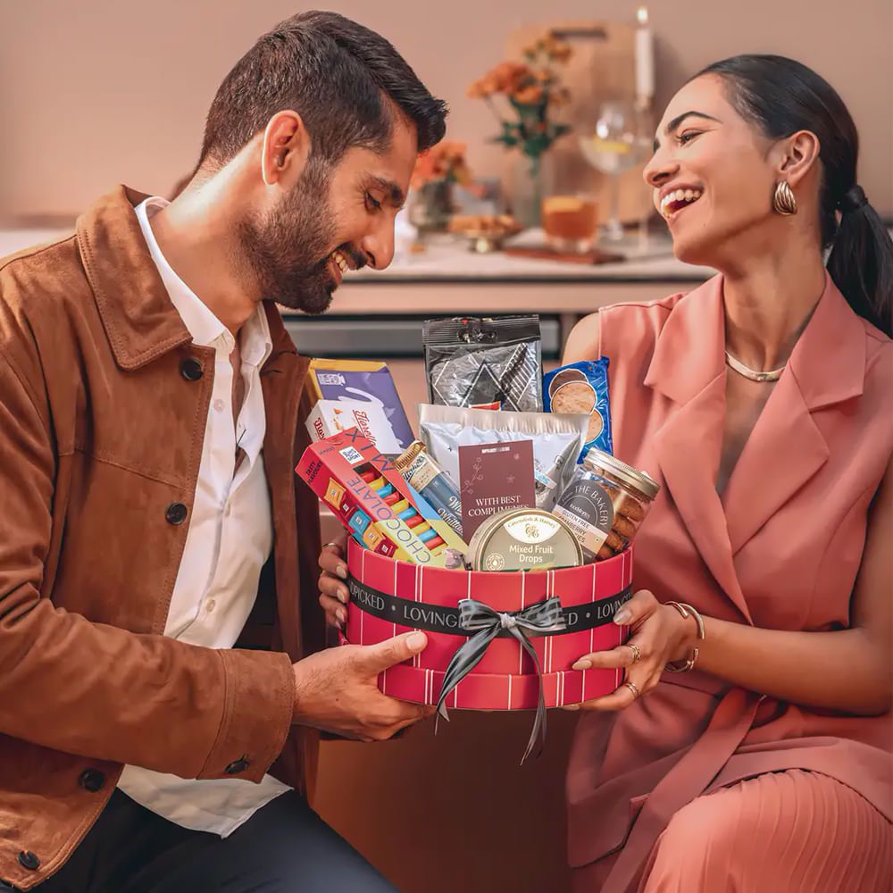 Happiness,Smile,Customer,Bag,Necktie,Gift,Love,Watch,Nail,Advertising