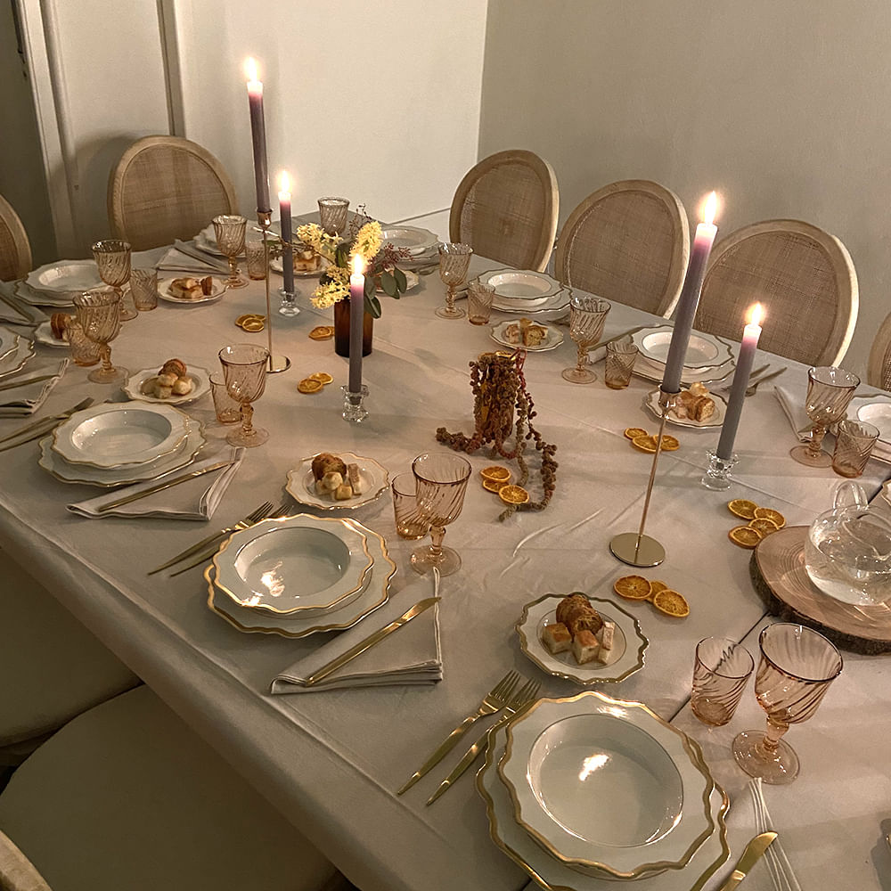 Tableware,Serveware,Stemware,Cutlery,Dishware,Table,Plate,Lighting,Tablecloth,Furniture