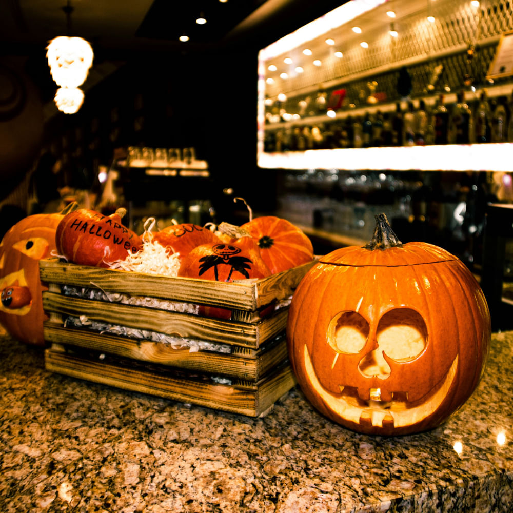 Produce,Calabaza,Pumpkin,Winter squash,Lighting,Orange,Squash,Gourd,Natural foods,Vegetable