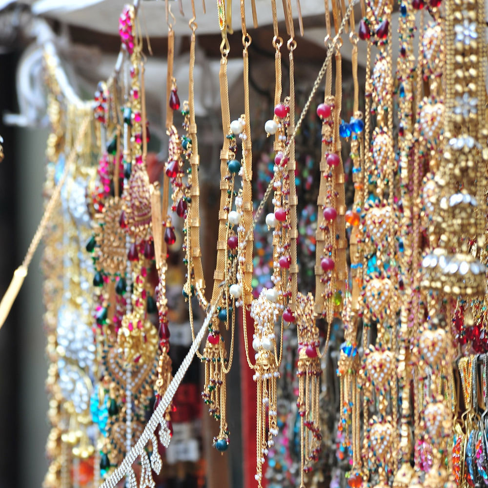 Black,Darkness,White,Sky,Light,Red,Text,Brown,Font,Atmosphere