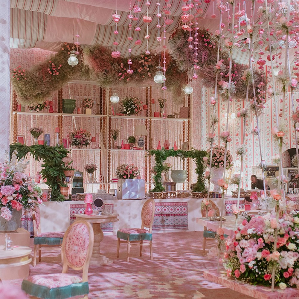 Event,Pink,Interior design,Flower Arranging,Lighting,Floristry,Petal,Decoration,Cut flowers,Chandelier