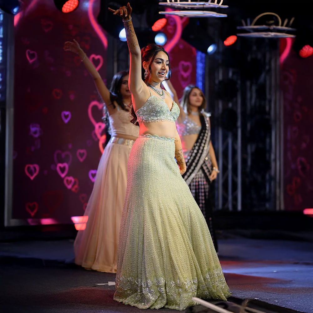 Fashion,Event,Beauty,Fashion show,Abdomen,Smile,Entertainment,Waist,Performance,Navel