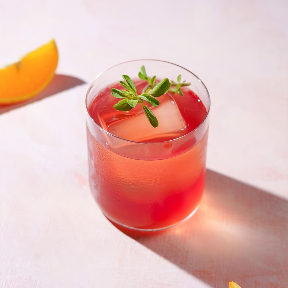 Tableware,Alcoholic drink,Cocktail,Juice,Non-alcoholic drink,Classic cocktail,Cosmopolitan,Fruit,Sea Breeze,Red Russian