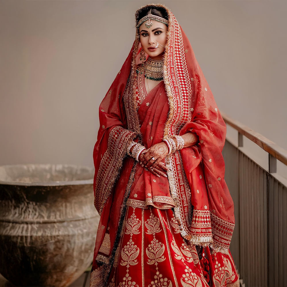 Red,Fashion,Textile,Sari,Tradition,Silk,Fashion design,Fashion Model,Embroidery,Bridal Clothing