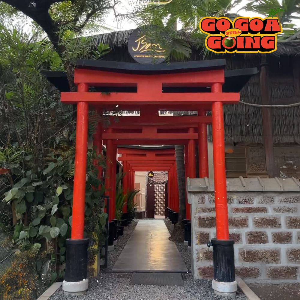 Torii,Chinese architecture,Temple,Japanese architecture,Shinto shrine,Shrine,Palm trees
