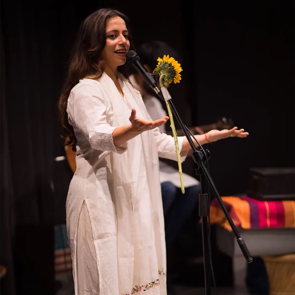 Audio equipment,Electronic device,Performing Arts,Entertainment,Performance,Microphone,Event,Singing,Song,Smile