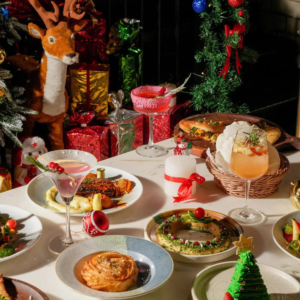 Food,Tableware,Dishware,Table,Serveware,Plate,Drinkware,Ingredient,Furniture,Culinary arts