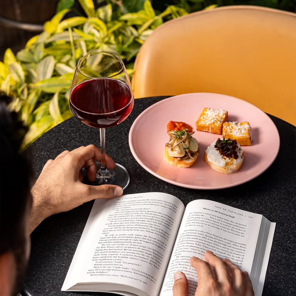 Tableware,Stemware,Drinkware,Wine glass,Serveware,Dessert wine,Red Wine,Champagne glass,Dishware,Barware