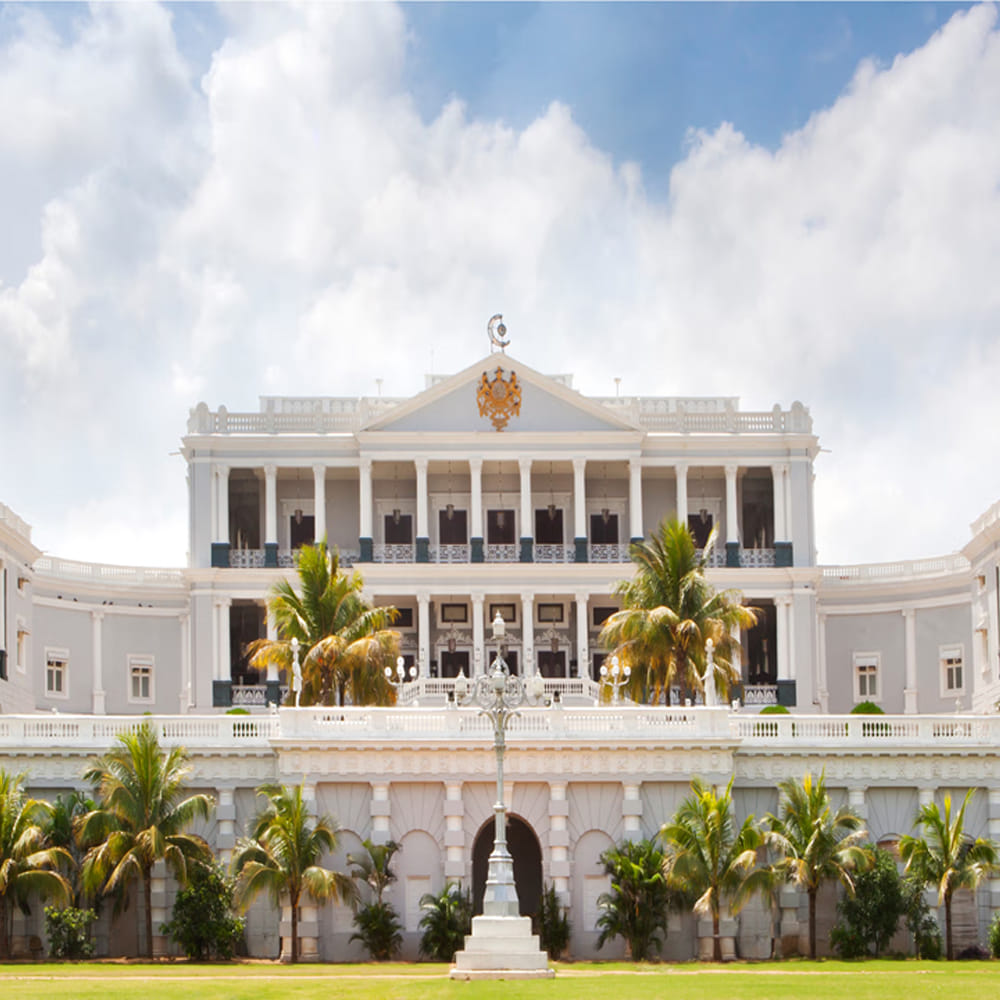 Palace,Mansion,Estate,Official residence,Palm trees,Classical architecture,Column,Presidential palace,Hotel,Villa