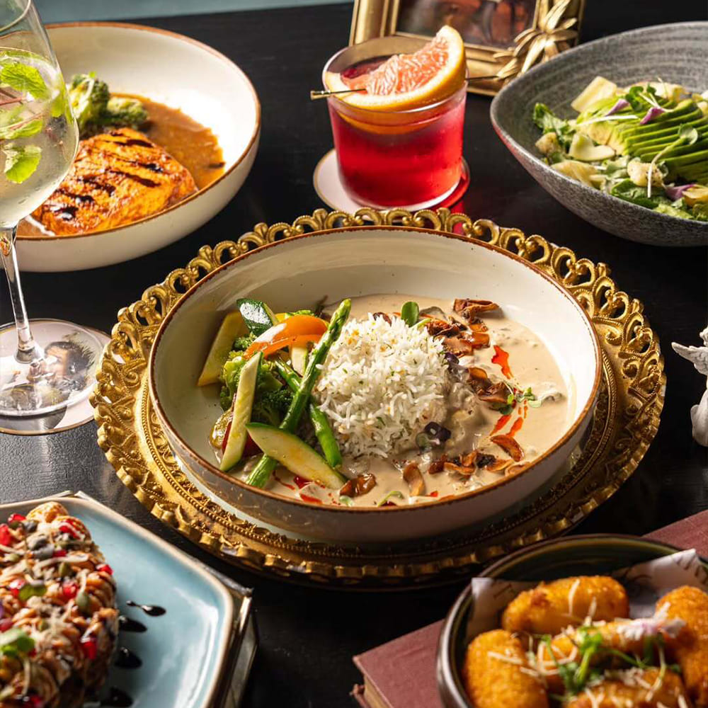 Food,Tableware,Dishware,Ingredient,Serveware,Plate,Produce,Kitchen utensil,Vegetable,Recipe