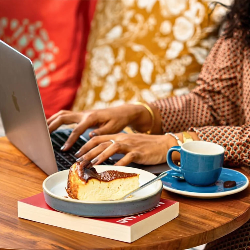 Tableware,Electronic device,Food,Coffee cup,Table,Cup,Serveware,Gadget,Drinkware,Furniture