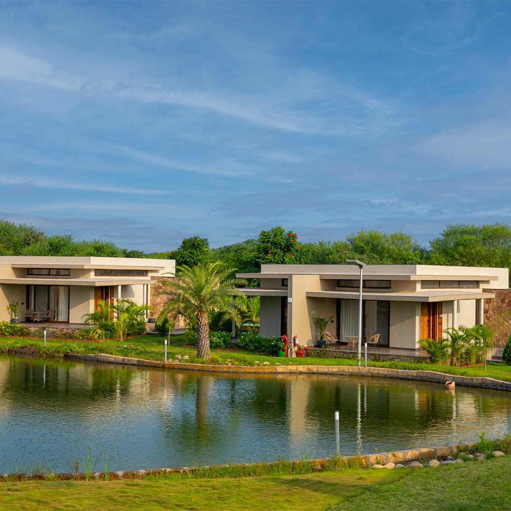 Resort,Reflection,Estate,Pond,Water feature,Garden,Swimming pool,Mansion,Eco hotel,Reflecting pool